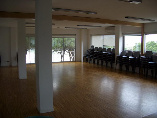 Sala gran de la primera planta del Centre C&iacute;vic de Gav&agrave; Mar